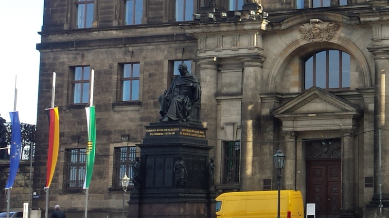 Schlossplatz Dresden - Friedrich August Denkmal Foto: MeiDresden/Frank Loose