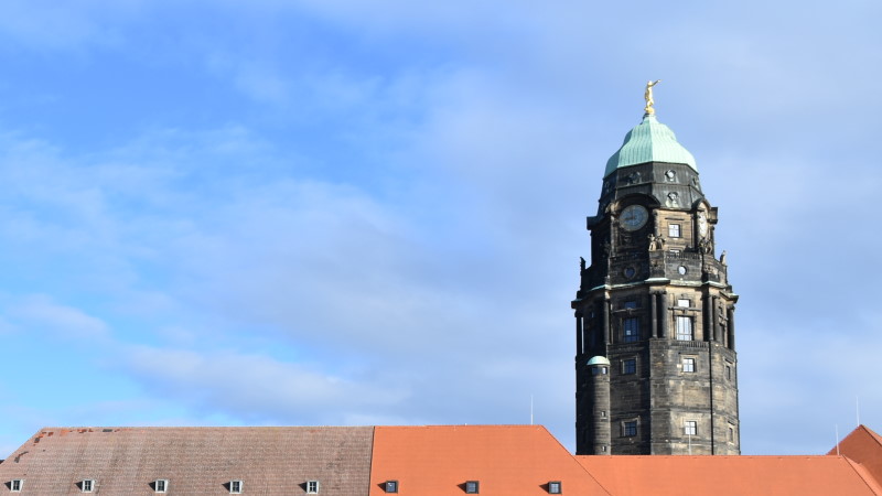 Kommt der Blick vom Dresdner Rathausturm wieder?  Foto: MeiDresden.de