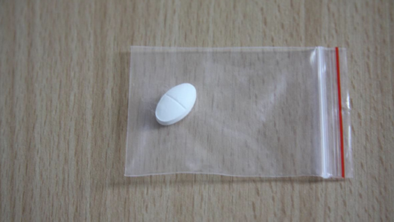 Cliptütchen mit Tabletten in Hellerau verteilt - Zeugenaufruf   Foto: Polizei Dresden