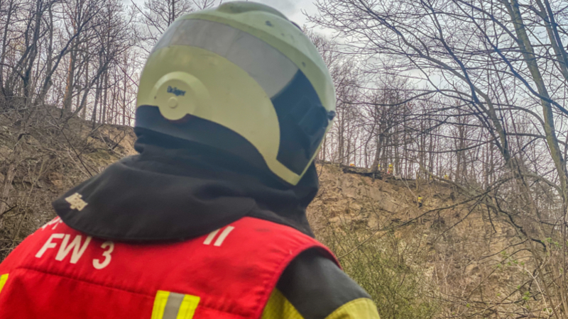 Personen drohen abzustürzen Einsatz für den Höhenrettungsdienst der Berufsfeuerwehr Foto: Feuerwehr Dreden