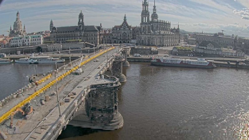 Augustusbrücke: Arbeiten an den Außenseiten haben begonnen  Foto: Screenshot Kamera an der Augustusbrücke  https://www.hentschke-bau.de