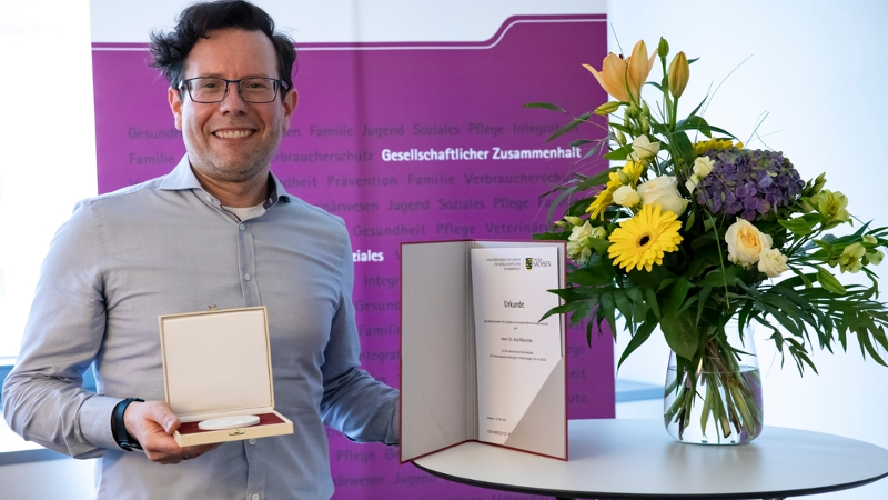 Dr. Jörg Männicke erhält Ehrenmedaille »Für herausragende Leistungen im Kampf gegen HIV und AIDS«  - Preisträger Dr. Jörg Männicke  Foto: SMS