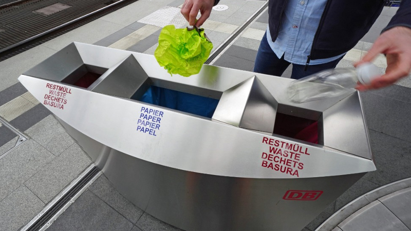 DB setzt auf weniger Plastik und mehr Recycling  © Deutsche Bahn AG Volker Emersleben