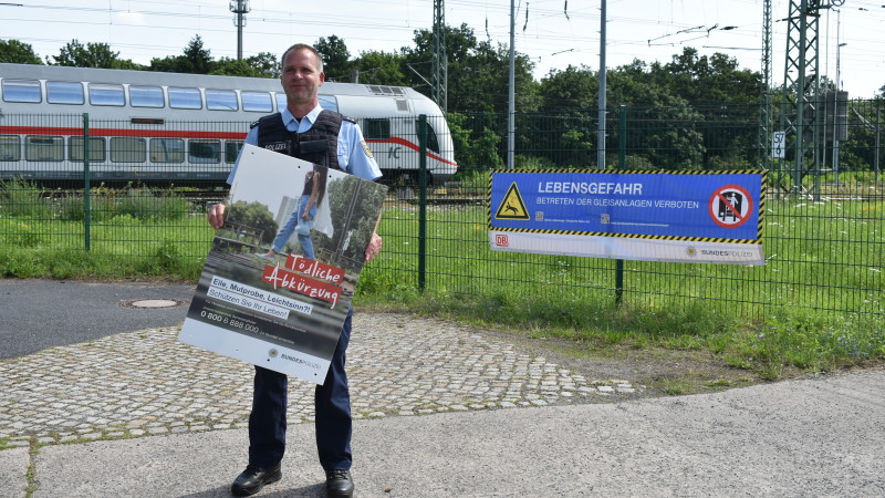 Bahnanlagen und Gleise sind keine Abenteuer-Spielplätze!  Patrick Seiler, Polizeikommissar der Bundespolizeiinspektion Dresden  Foto: MeiDresden.de