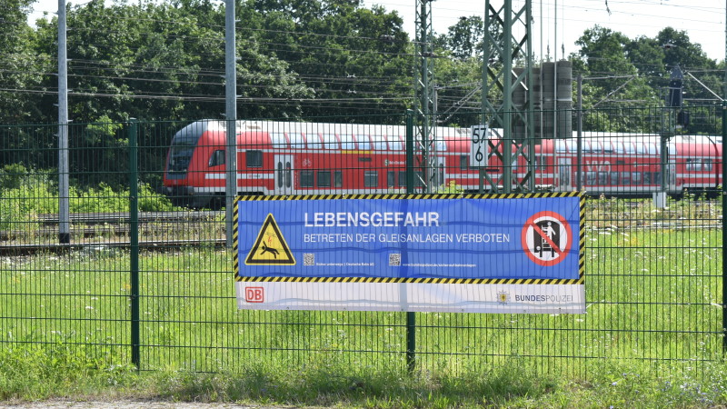 Bahnanlagen und Gleise sind keine Abenteuer-Spielplätze!  Foto: MeiDresden.de
