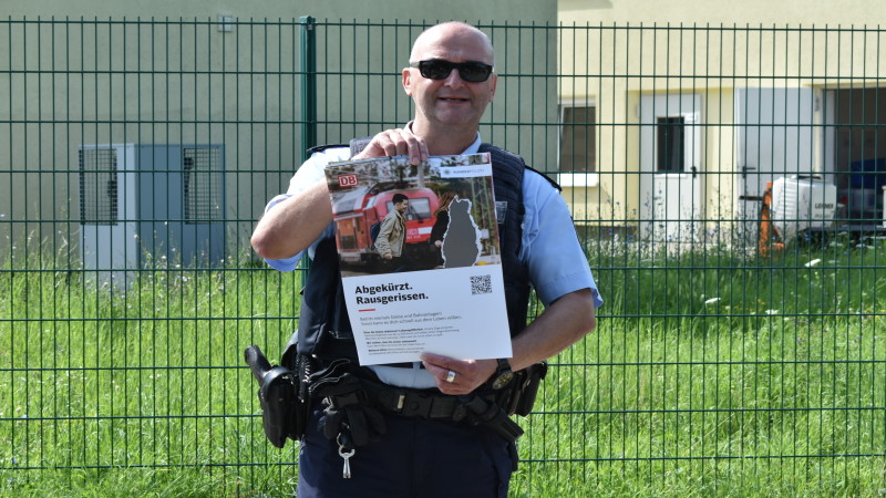 Bahnanlagen und Gleise sind keine Abenteuer-Spielplätze!  Uwe Clausnitzer, Polizeihauptmeister der Bundespolizeiinspektion Dresden  Foto: MeiDresden.de