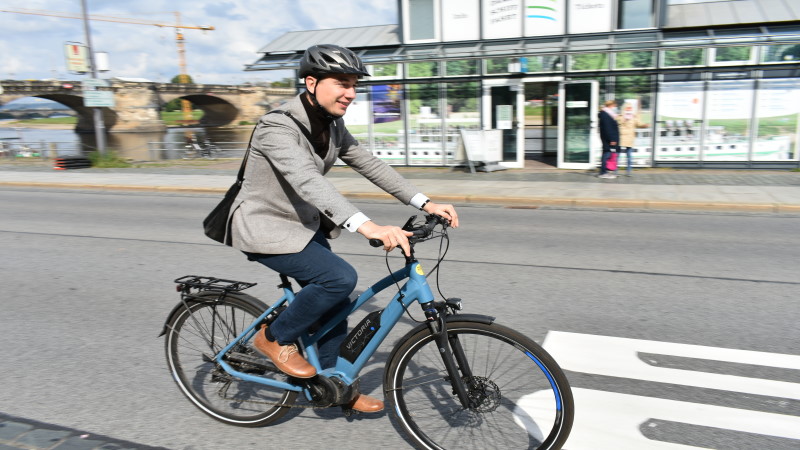 Altstadt: Neuer Radschutzstreifen am Terrassenufer   Foto: MeiDresden.de/Mike Schiller