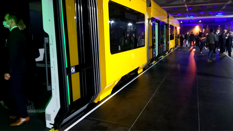 Erster neuer Stadtbahnwagen für Dresden vorgestellt - In Dresden hält eine neue Straßenbahngeneration Einzug ©MeiDresden.de