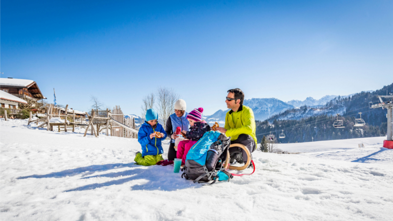 Rodeln – eine ideale Wintersportalternative für die ganze Familie. © djd/Chiemsee-Alpenland Tourismus/Thomas Kujat