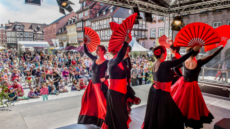 In Quedlinburg sind 2022 zwei mehrtägige Stadtfeste mit abwechslungsreichen Bühnenprogrammen, historischen Festumzügen und viel Mittelalterflair geplant. © djd/Quedlinburg-Tourismus-Marketing/Jürgen Meusel