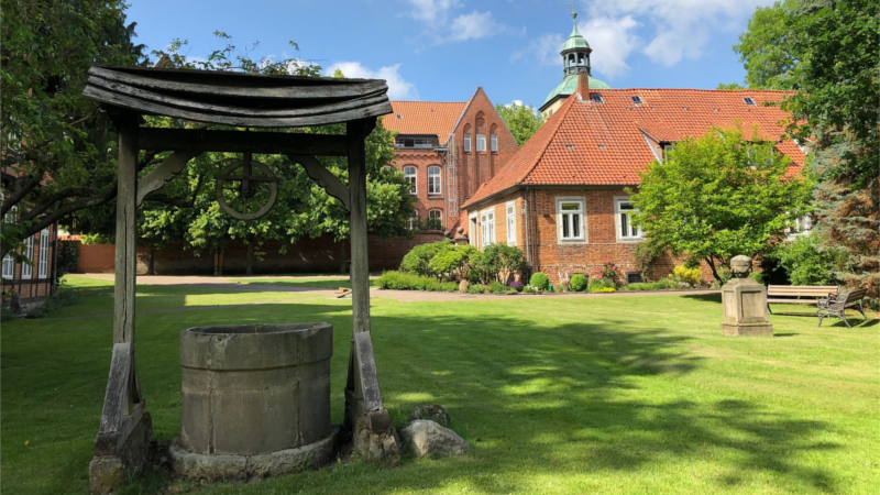 Im Kloster Walsrode lässt man die Betriebsamkeit des Alltags weit hinter sich. ©djd/ Zweckverband Vogelpark-Region
