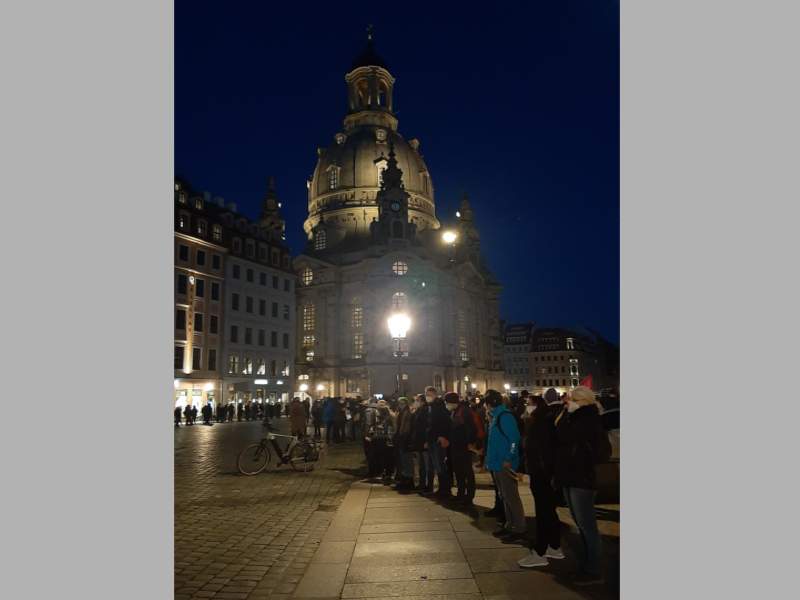 Menschenkette zum Gedenken am 13. Februar in Dresden ©Leserfoto(privat)