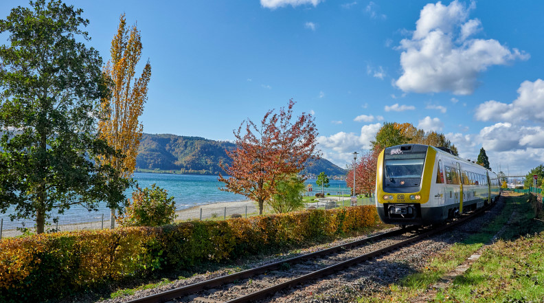 Das gut ausgebaute Bahn- und Busnetz am Bodensee macht eine autofreie Anreise und Fortbewegung in der Region möglich. Foto: djd/Deutsche Bodensee Tourismus/Florian Trykowski