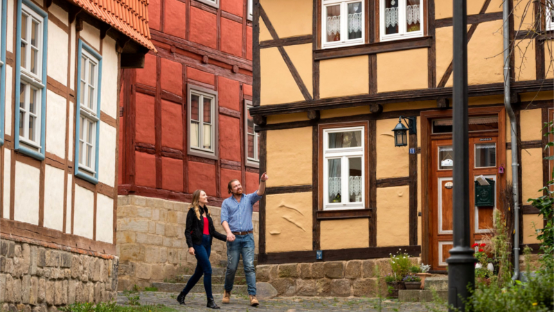 Bei einem Rundgang durch Halberstadt wird die reiche Geschichte erfahrbar. ©djd/Tourist Information Halberstadt/Alexander Kassner