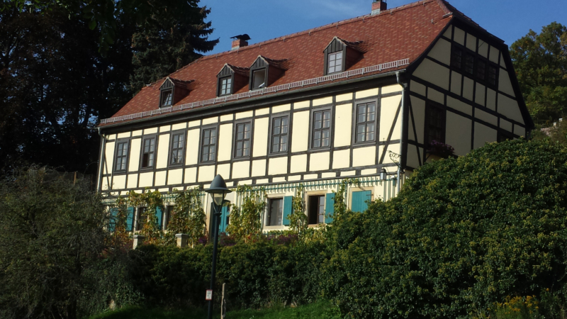 Weinwanderung in die Lößnitz - Historisches Weinberghaus an der Oberen Bergstrasse ©MeiDresden.de