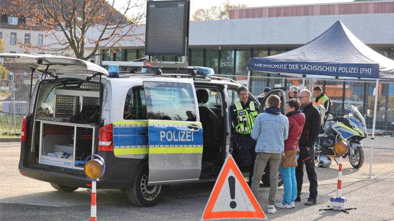 Die Verkehrspolizeiinspektion der Polizeidirektion Görlitz stellt ihre Arbeit vor ©StKom PolFH/sv