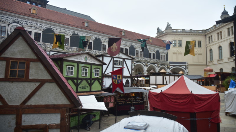 Der Weihnachtsmarkt im Stallhof geht nach dem Fest weiter ©MeiDresden.de