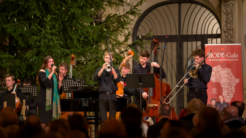 HOPE Konzert 2022 Hans Wohlfahrt Jazztrio und Rosana Mesch © Michael Schmidt