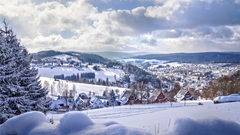 Klingenthal liegt mitten im Naturpark Erzgebirge-Vogtland. © djd/Tourismusverband Vogtland/T. Peisker