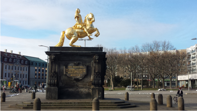 Der weltbekannte Goldener Reiter am Neustädter Markt ©MeiDresden.de
