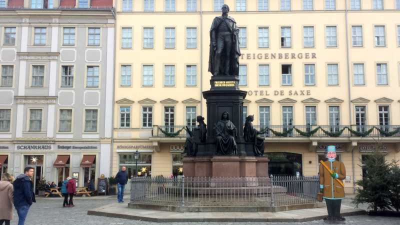 Statue Friedrich Augusts II. am südlichen Ende des Dresdner Neumarkes ©MeiDresden.de/Frank Loose