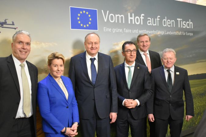 Messerundgang mit Berlins Oberbürgermeisterin Franziska Giffey und Cem Özdemir Bundesminister für Ernährung und Landwirtschaft   Foto: MeiDresden.de/Mike Schiller  Foto: MeiDresden.de