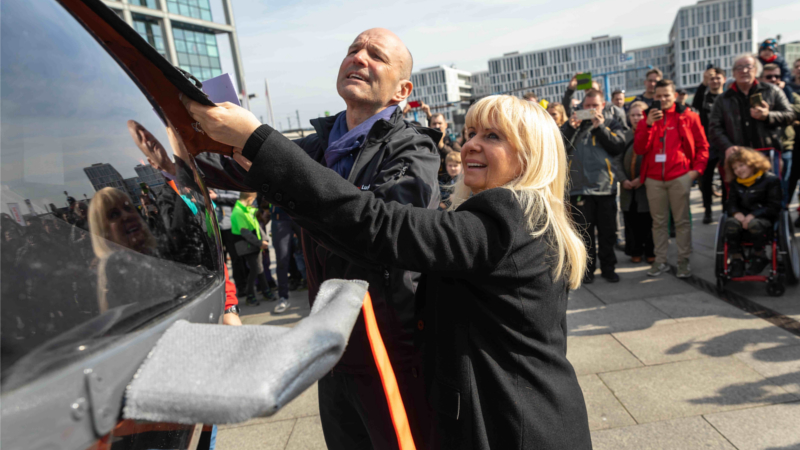 DRF Luftrettung Enthüllung des  Jubiläumshubschraubers ©DRF Luftrettung