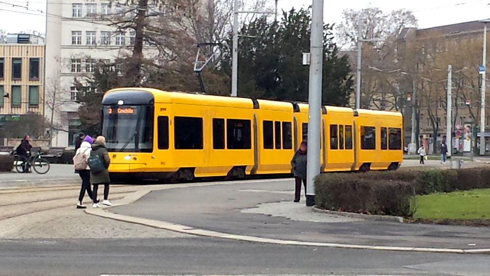 Ab Donnerstag, dem 22.06.2023, werden auf der Straßenbahnlinie 3 auch die neuen Stadtbahnwagen des Typs NGT DX DD im Einsatz sein. ©MeiDresden.de