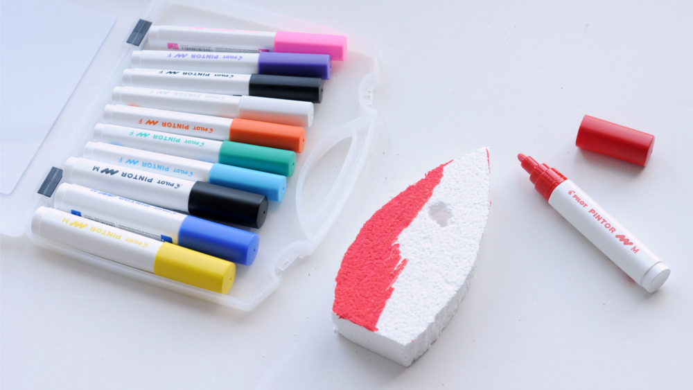 Welche Farbe soll es sein? Jedes Boot lässt sich individuell gestalten. Foto: DJD/Pilot Pen/Ioana Golzke