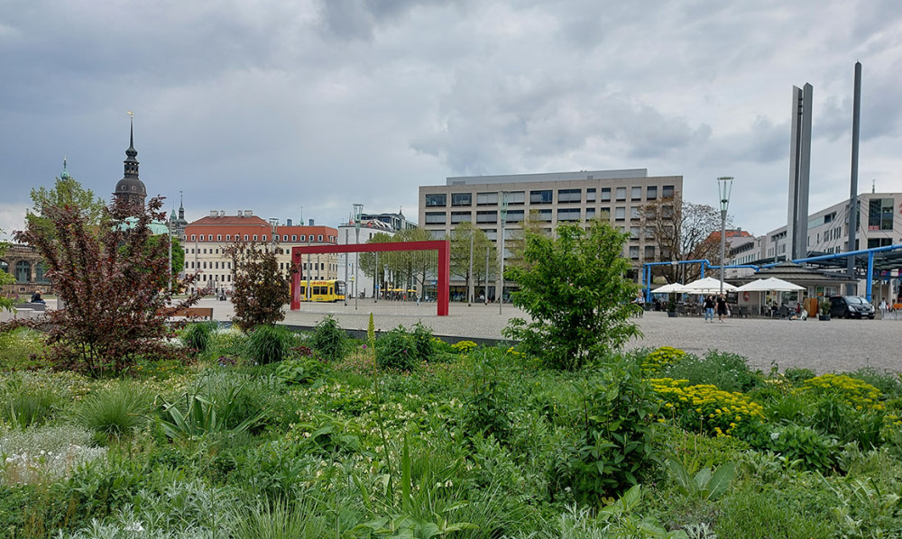 Der westliche Promenadenring, Drohnenaufnahme: Amt für Geodaten und Kataster Postplatz mit Waterscreen und Staudenbeeten Foto: Cornelia Borkert