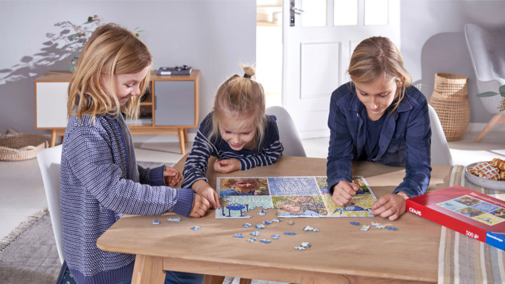 Spielerisch ins neue Schuljahr starten: Ein Fotopuzzle mit eigenen Motiven kommt garantiert gut an. Foto: DJD/wwwcewede