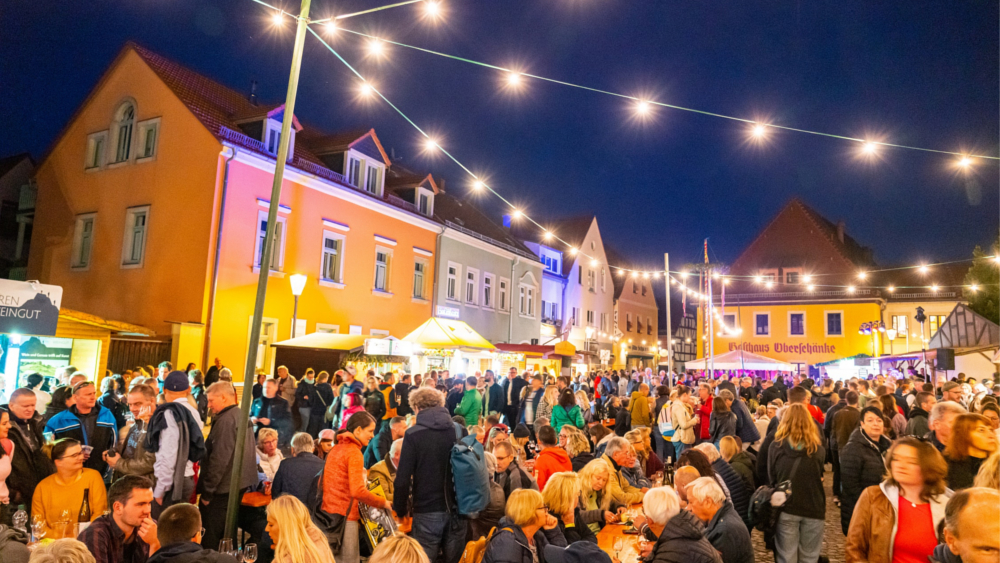 Herbst und Weinfest 2022 Kirchplatz abends ©Kenny Scholz
