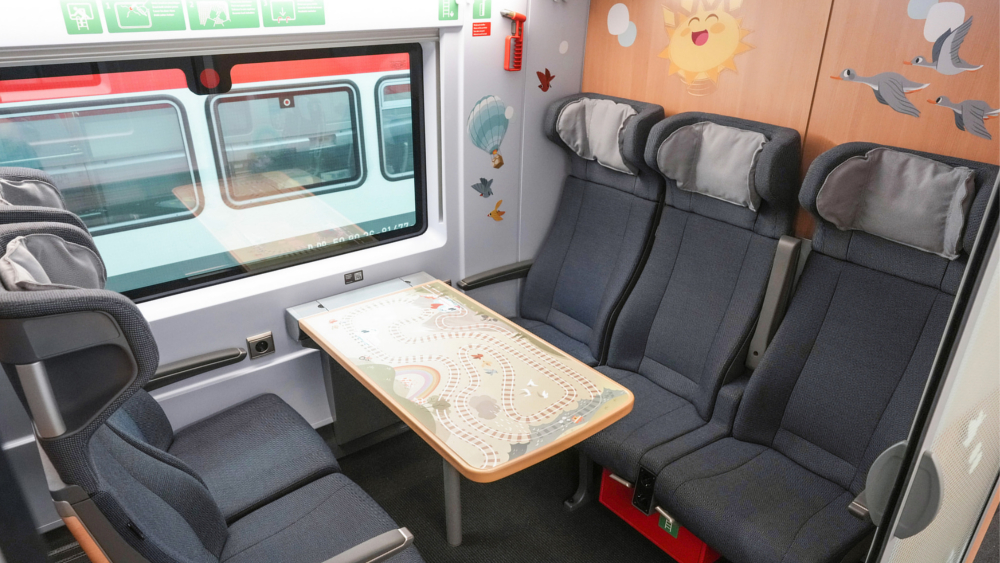 Neues ICE Innendesign im ICE 3neo mit Kleinkindabteil ©Deutsche Bahn/ Oliver Lang