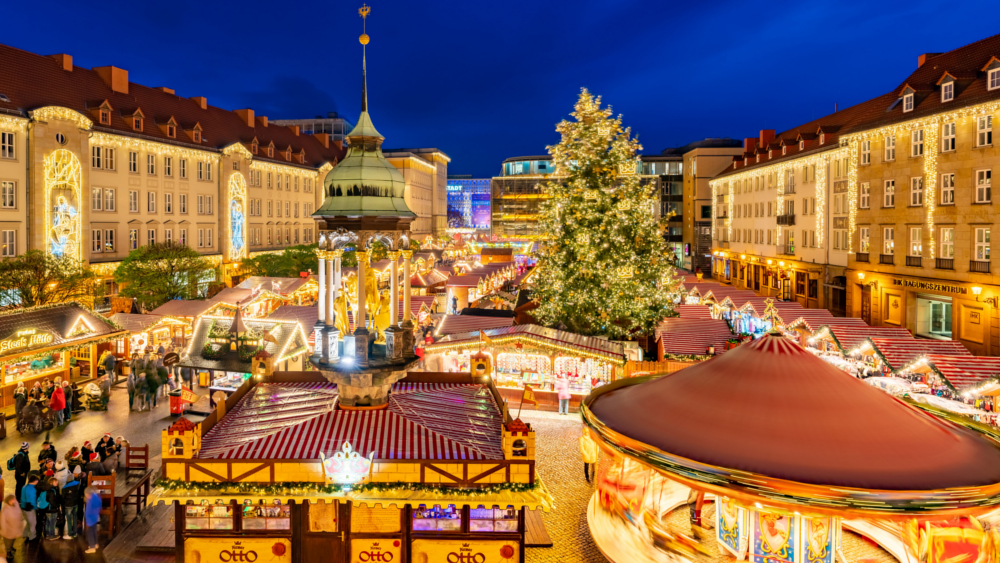 Bei einem Bummel über den Magdeburger Weihnachtsmarkt kommt man bei Glühwein und den passenden Düften in vorweihnachtliche Stimmung. Foto: DJD/Magdeburg Marketing/Andreas Lander