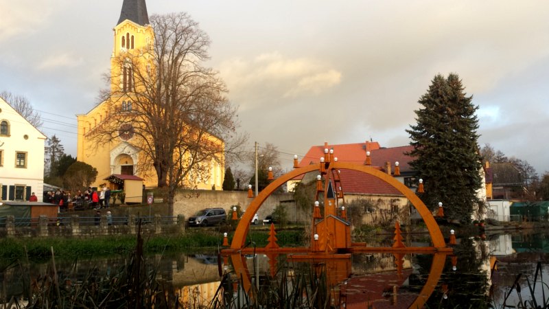 Bärnsdorfer Weihnachtsmarkt mit dem weltbekannten Schwibbogen ©MeiDresden.de (Archiv)