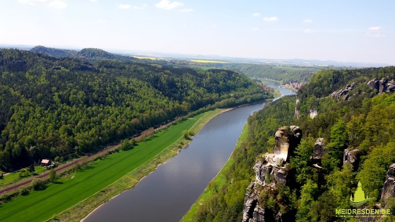 Forstwirte der Verwaltung und beauftragte Firmen haben alle unpassierbaren Wanderwege im Nationalpark Sächsische Schweiz wieder freigeschnitten.