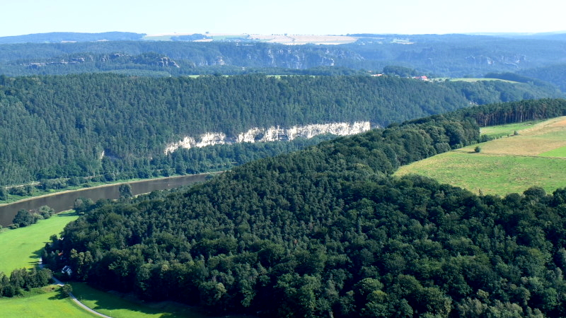 Forstwirte der Verwaltung und beauftragte Firmen haben alle unpassierbaren Wanderwege im Nationalpark Sächsische Schweiz wieder freigeschnitten. ©MeiDresden.de
