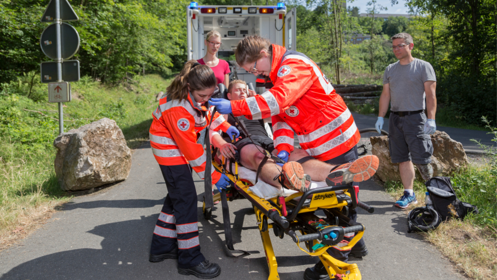 Erste Hilfe beim Unfall mit Mountain Bike ©Jörg F. Müller /DRK