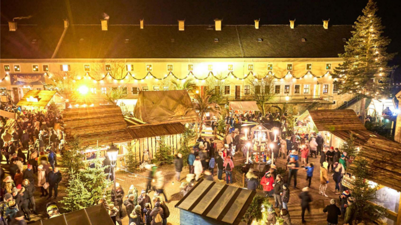 Der Historisch romantische Weihnachtsmarkt verzaubert mit seiner auergewöhnlichen Atmosphäre ©Marko Förster/Festung Königstein gGmbH