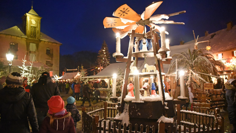 Erzgebirgische Weihnachtspyramide auf der Festung Königstein ©Silke Weichelt/Festung Königstein gGmbH