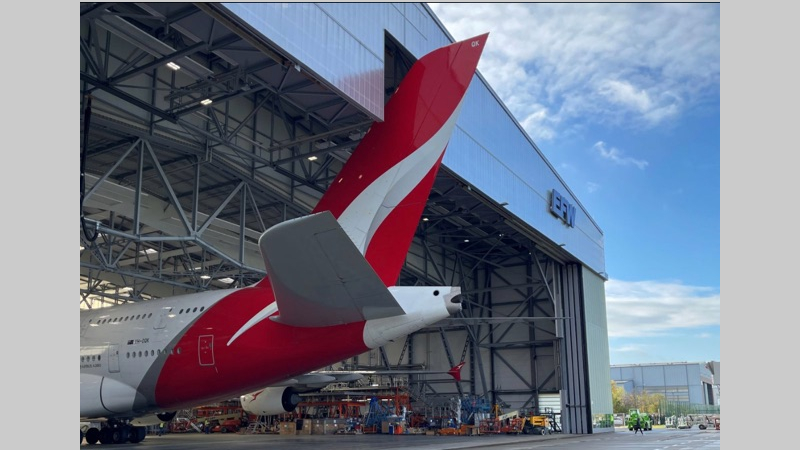 Die Elbe Flugzeugwerke GmbH (EFW) haben umfassende Wartungsarbeiten (MRO) am größten Passagierflugzeug der Welt, dem A380, wie geplant abgeschlossen. ©EFW