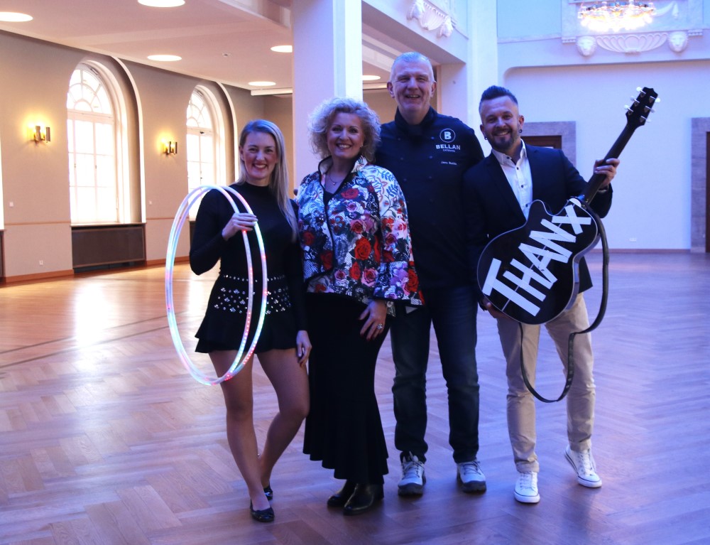 vl Hula Nelly Ingeborg Schöpf Jens Budde Bryan Staff   Foto: © PR