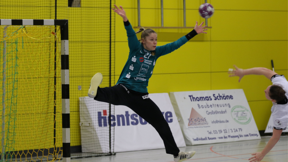 "Ann Rammer pariert einen Wurf von Nele Weyh" (aus dem Hinspiel) ©Heike Nühse