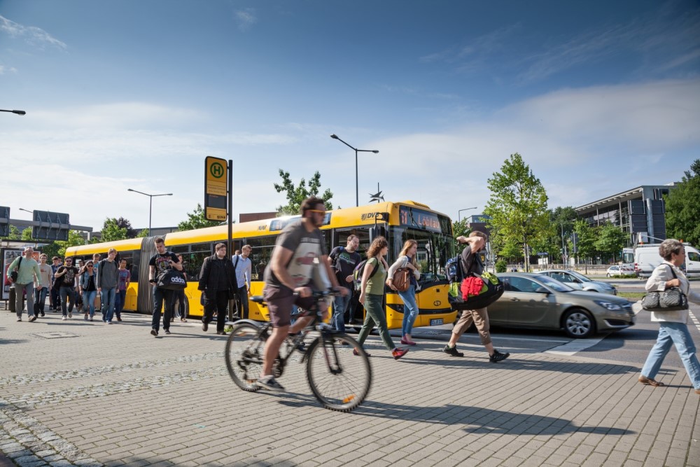 Semesterticket -  DVB Bus an der TU Dresden   Foto: ©  Lars Neumann