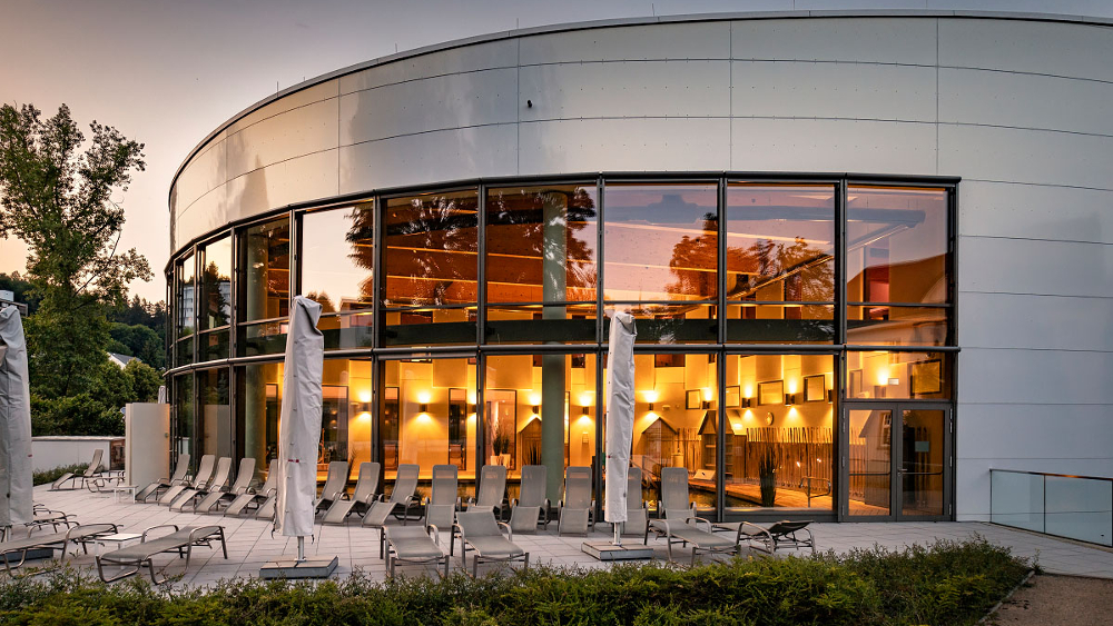 Wenn Körper und Seele schwerelos schweben: die Soletherme und Saunawelt in Bad Elster. Foto: DJD/Sächsische Staatsbäder/Fouad Vollmer