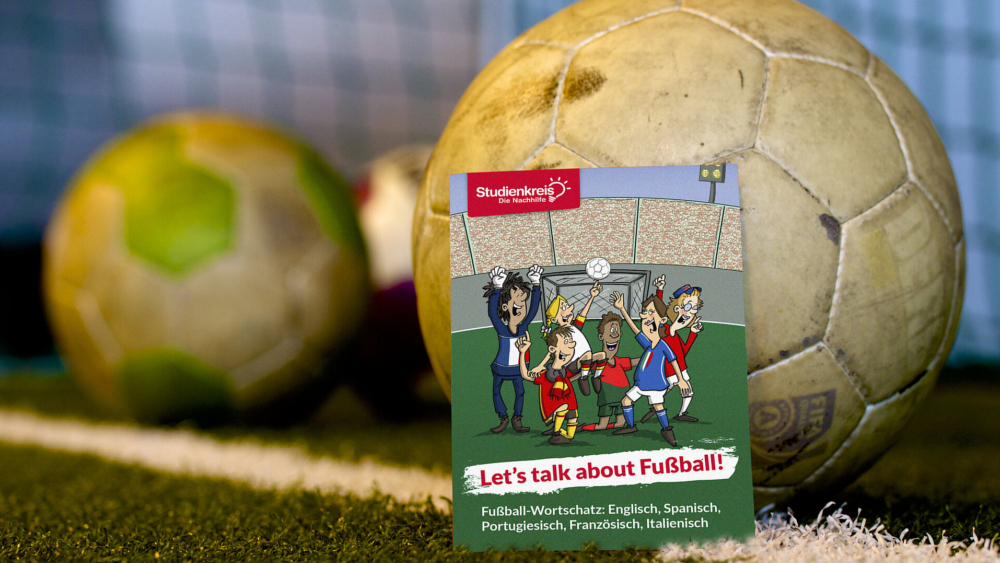 In dem Fuball Vokabelheft des Studienkreises finden sich viele Begriffe und Redewendungen rund um die beliebte Sportart in den Sprachen Englisch Spanisch Portugiesisch Franzsisch und Italienisch ©Studienkreis