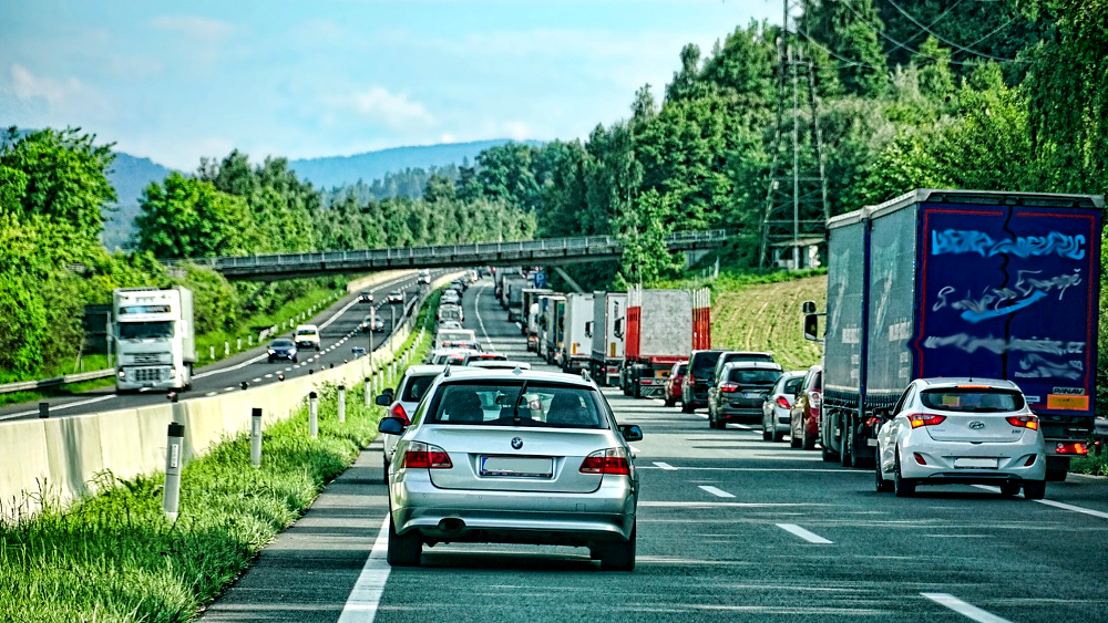Wichtig ist es bei Stau eine Rettungsgasse zu bilden ©Symbolfoto (Pixabay)
