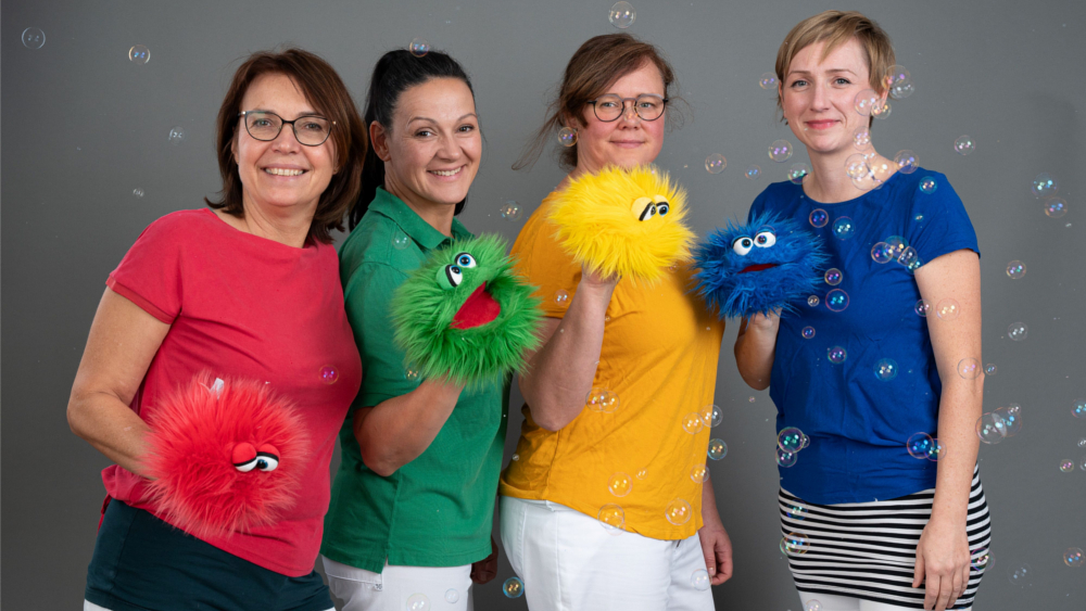Team der Kinder-Insel (v.l.): Ines Haupt, Diana Buhrow, Karolin Lode und Aline Merschel kümmern sich am Uniklinikum Dresden liebevoll um die kleinen Patientinnen und Patienten. ©UKD/Michael Kretzschmar