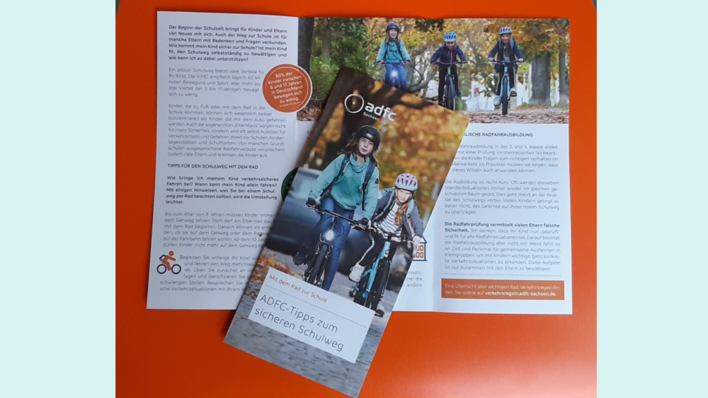 Flyer Mit dem Rad zur Schule ©ADFC