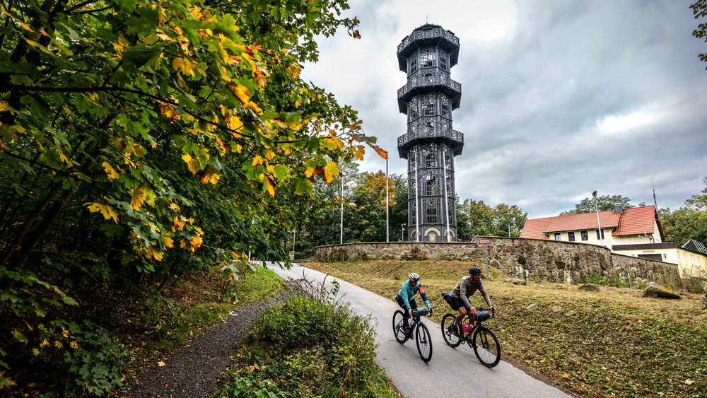 Die Oberlausitz bietet viele Radrouten, hier am Löbauer Berg. Foto: DJD/Oberlausitz-Niederschlesien/Philipp Herfort
